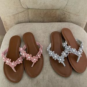 Gray and the pink flower flip-flops